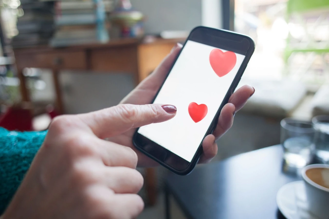 Chat with People Near You using Badoo App